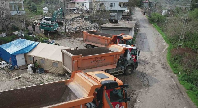 Depremin ardından Büyükşehir ekipleri 654 enkaz kaldırıldı