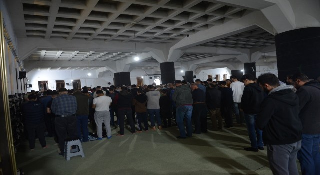 Depremin merkez üssü Kahramanmaraşta Kadir Gecesi idrak edildi