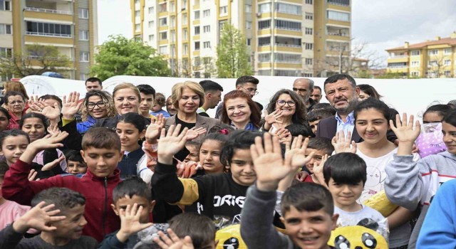 Depremzede çocuklara bayram hediyesi Mersinden