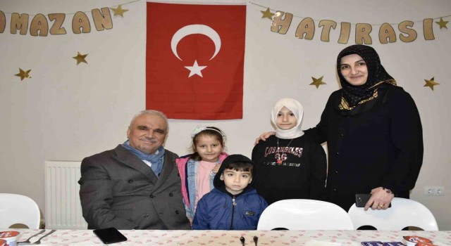 Depremzedeler için iftar sofrası kuruldu