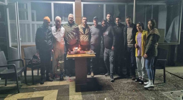 Depremzedelerden polislere pastalı sürpriz
