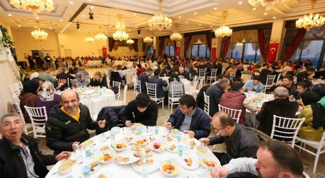 Derince Belediyesinin personelleri iftarda buluştu