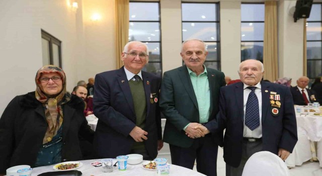Derincede gönül sofraları kuruluyor