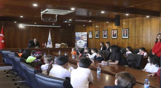 DEÜ Rektörü Hotar, DEÜnün başarılı miniklerini ağırladı