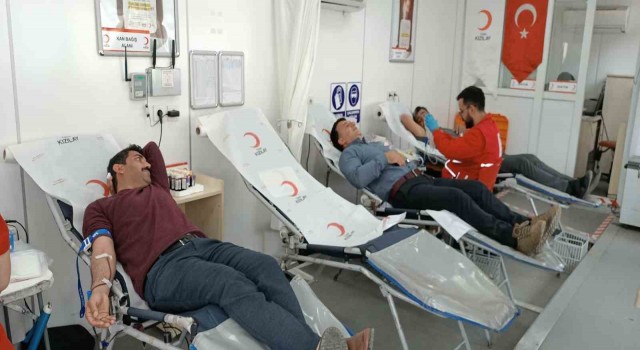 Diclede vatandaşlar Kızılaya kan bağışında bulundu