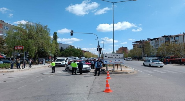 Direksiyon başında kalp krizi geçirdi, 6 araç ve 2 yayaya çarptı