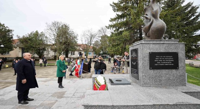 Dışişleri Bakanı Çavuşoğlu, Bulgaristanda şehitler anıtını ziyaret etti