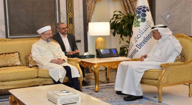 Diyanet İşleri Başkanı Erbaş, Ciddede İslam Kalkınma Bankası Başkanı Al Jasser ile görüştü