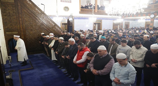 Diyanet İşleri Başkanı Erbaş, Hacı Bayram Veli Camiinde teravih namazı kıldırdı