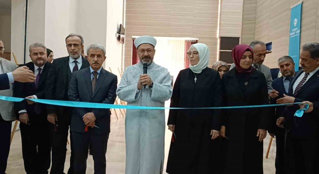 Diyanet İşleri Başkanı Erbaş, Tekirdağ Hafızlık Kız Kuran Kursu icazet törenine katıldı