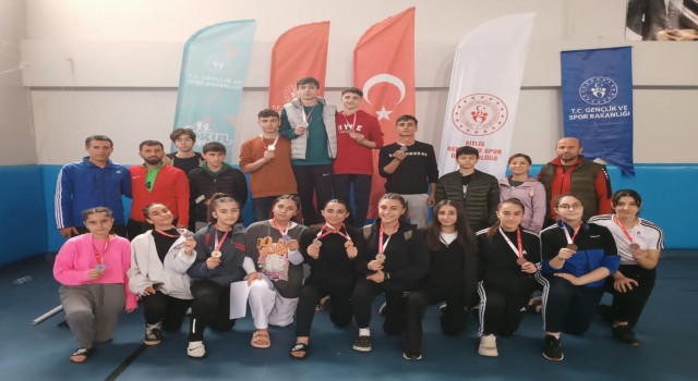 Diyarbakıra karate de 15 madalya
