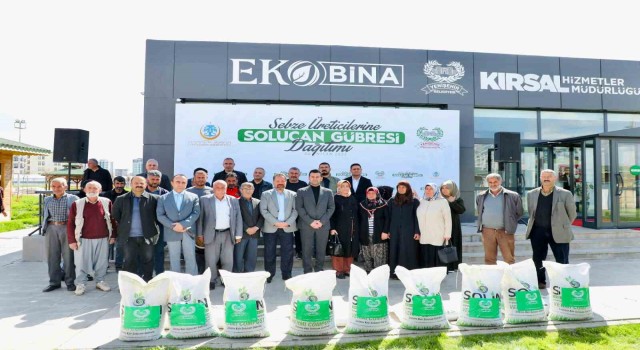 Diyarbakırda 100 çiftçiye, 100 ton organik solucan gübresi