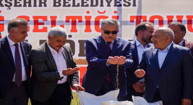 Diyarbakırda 93 çiftçiye 169 ton tescilli ‘Karacadağ Pirinci tohumu dağıtıldı