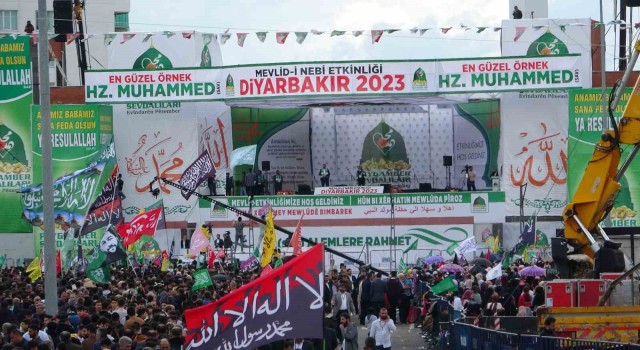 Diyarbakırda binlerce kişi ‘En Güzel Örnek Hazreti Muhammed etkinliğinde buluştu