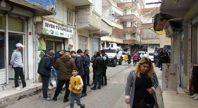 Diyarbakırda bir şüpheliden, husumetlisinin arkadaşına silahlı saldırı