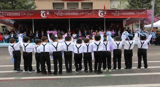 Diyarbakırda çocuklar iki bayramı bir arada coşkuyla kutladı