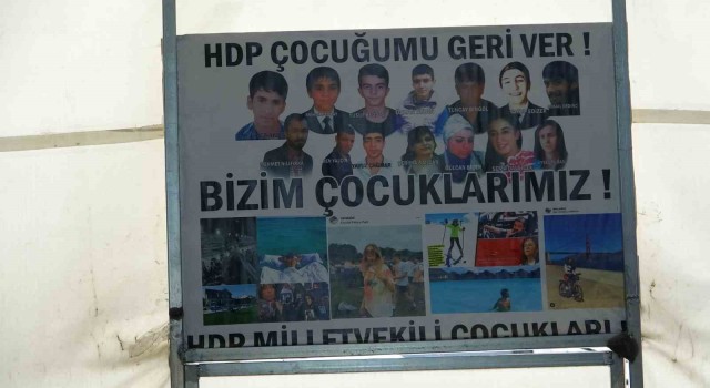 Diyarbakırda PKK ve HDP mağduru ailelerin evlat nöbeti devam ediyor