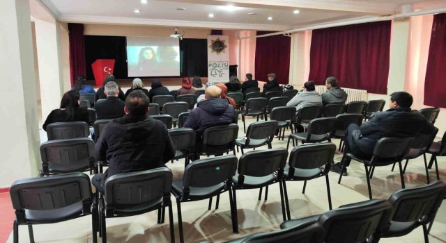 Dumlupınarda 21 öğretmen ve veliye “En iyi Narkotik Polisi Anne” eğitimi