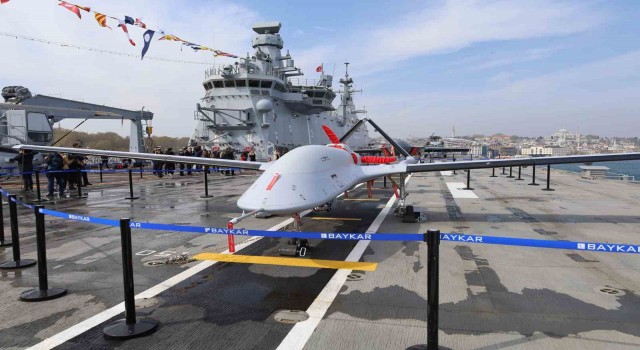 Dünya'nın ilk SİHA gemisi TCG Anadolu vatandaşlarla buluştu