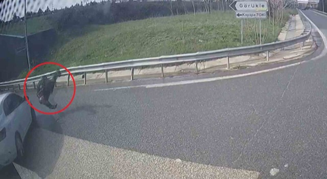 Dur ihtarına uymayan şüpheli aracıyla polise böyle çarptı