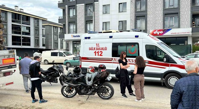 Düzcede çarpışan iki motosikletin sürücüleri yerde sürüklendi