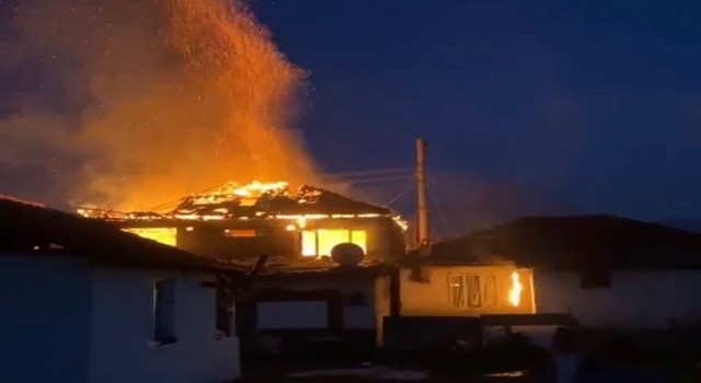 Düzcede iftar vakti çıkan yangın evi küle çevirdi