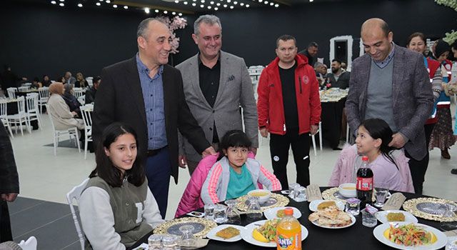 Düziçi Kaymakamı Turgay İlhan, öksüz ve yetim çocuklarla iftarda buluştu