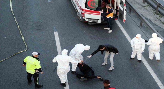 E-5 karayolunda ilginç anlar, bir adam yolun ortasına yattı