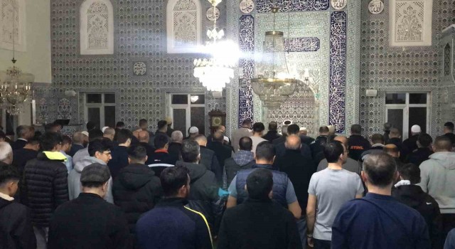 Edirnede camiler doldu taştı