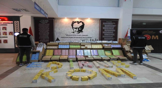 Edirnede gümrük kaçağı ürünlerle yakalanan tır sürücüsü tutuklandı