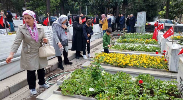 Edirnekapı Şehitliğinde buruk bayram