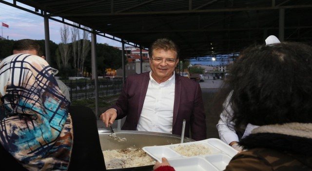 Edremit Belediyesinden iftar yemeği