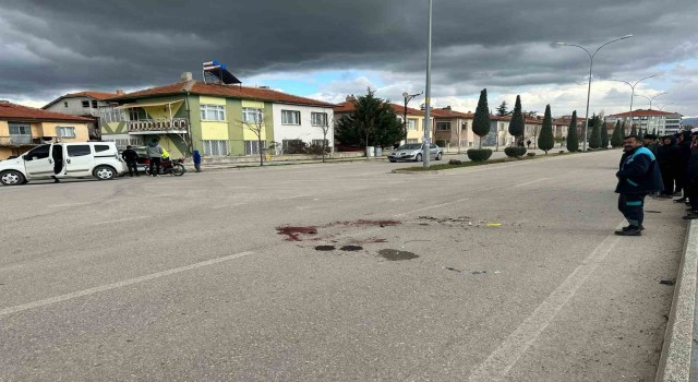 Ehliyetsiz sürücülerin kullandığı kamyon ve motosiklet çarpıştı, 2 kişi yaralandı
