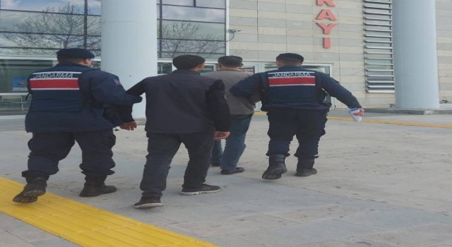 Elazığda kesinleşmiş hapis cezası bulunan 2 zanlı yakalandı