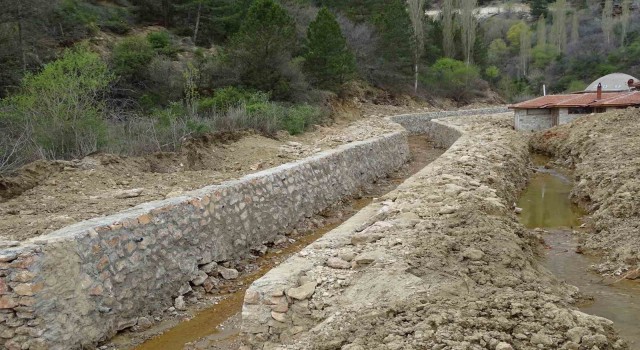 Emet Yeniceköyde taşkın koruma projesi çalışmaları