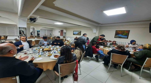 Emette yetimler ve ailelerine iftar yemeği