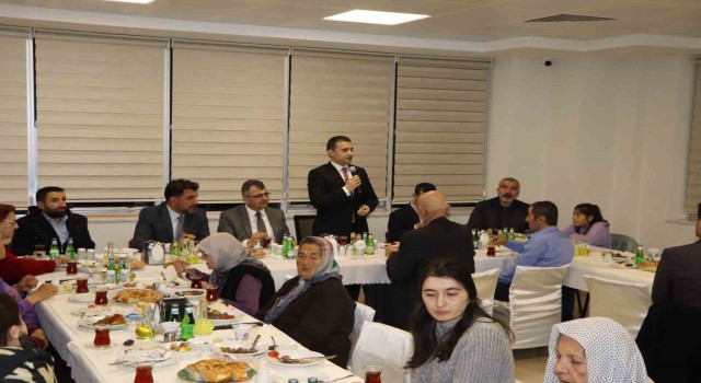 Emirdağda protokol üyeleri yaşlı ve depremzedeler ile iftarda buluştu