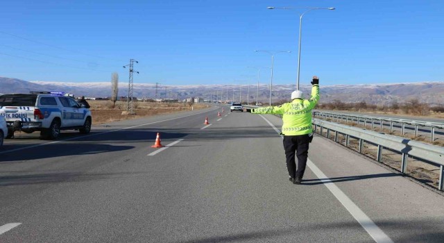 Emniyet kemerinin kullanımının önemine dikkat çekmek için yollarda ‘Bu Yolda Sana Çok Güveniyoruz afişleri yer alacak