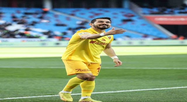 Emrah Başsan 80. golünü attı