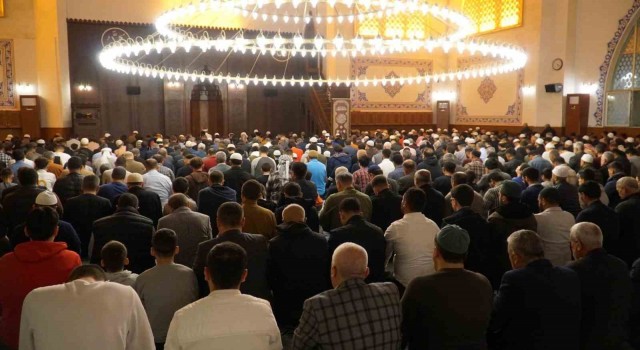 Enderun usulü teravih geleneği Haliliyede yaşatıldı