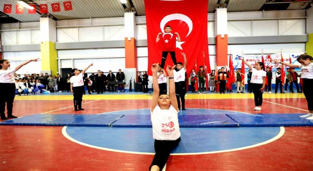 Ercişte 23 Nisan coşkuyla kutlandı