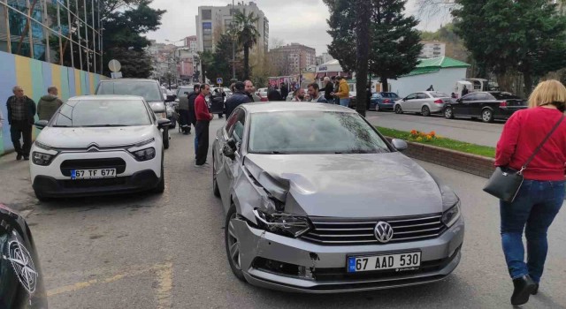 Ereğlide dikkatsiz sürücü, hasara yol açtı