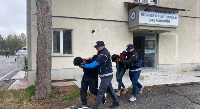 Erzincanda 11 kaçak göçmen yakalandı, 2 sürücü tutuklandı