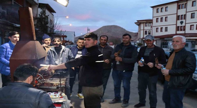 Erzurumun tescilli lezzeti ‘cağ kebabı iftar sofralarının vazgeçilmezi oldu