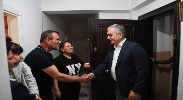 Esen,depremzede aileyle bir araya geldi