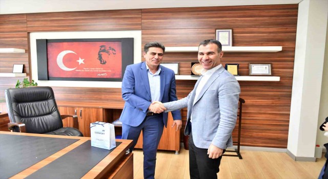 Esenyurt Belediyesi Dünya Laborantlar Günü ve Veteriner Hekimler Gününü kutladı