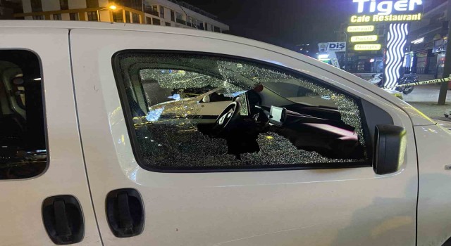 Esenyurtda silahlı kavga: Yolda karşılasan husumetliler birbirlerine kurşun yağdırdı