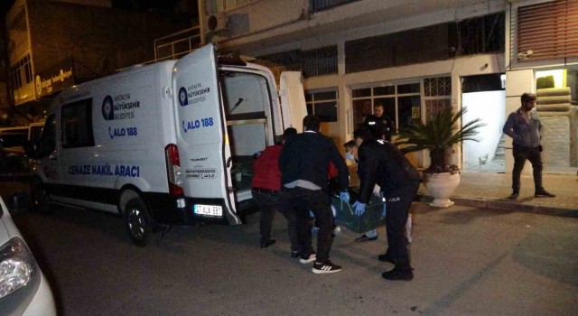 Eski eşin ihbarı polisi alarma geçirdi, evden bir cenaze ve 3 köpek çıktı