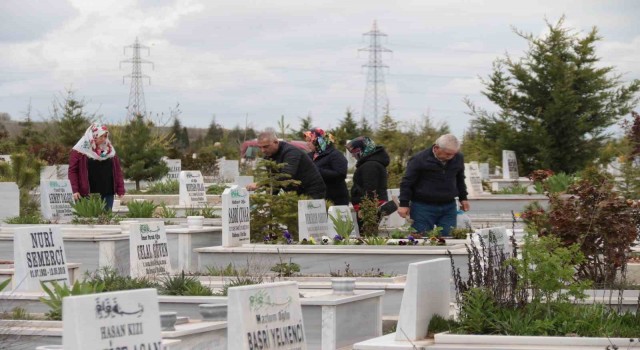 Eskişehir Asri Mezarlığında bayram yoğunluğu