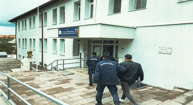 Eskişehirdeki iş yerinden malzeme çalan 2 şüpheli Afyonkarahisarda yakalandı